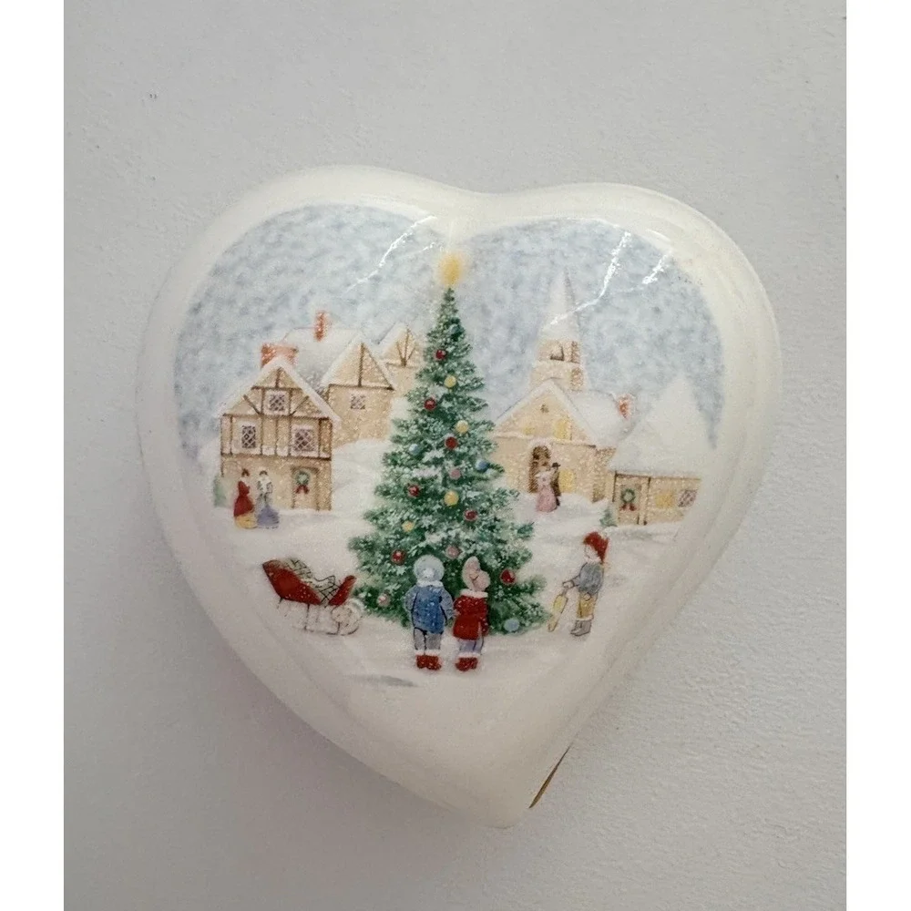 Mikasa MERRY CHRISTMAS Holiday Covered Heart Shaped Bowl‎ Trinket Box - FX032